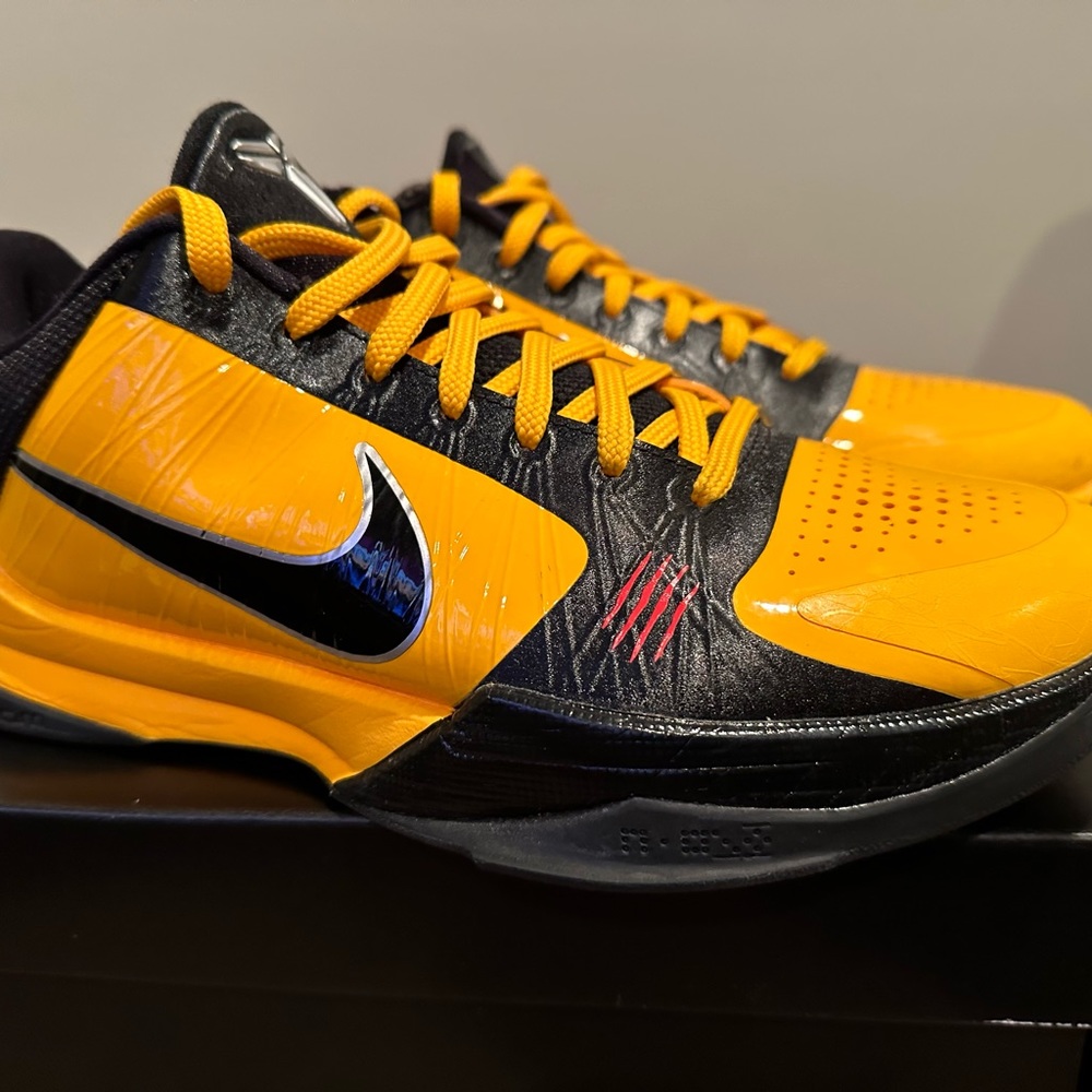 🔥🔥NIKE KOBE 5 PROTRO BRUCE LEE 🔥🔥🔥🔥🔥🔥🔥🔥🔥🔥🔥🔥🔥🔥🔥🔥🔥🔥 - Picture 4 of 6